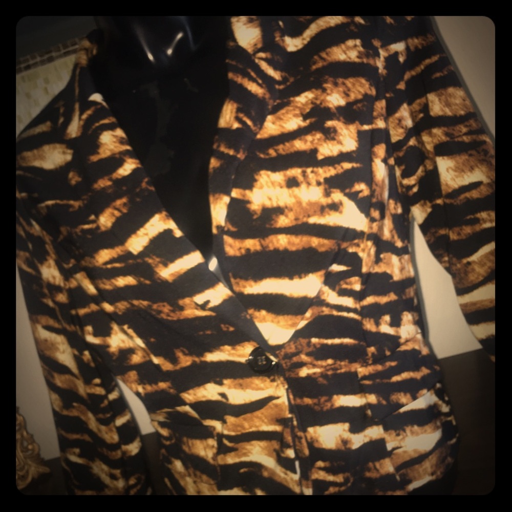 Zebra print long sleeve jacket.